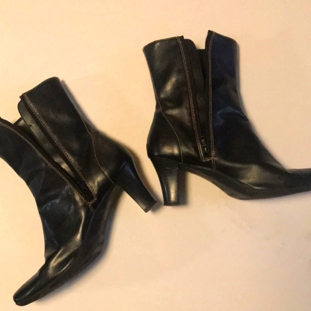 Aerosoles What's What black Square-Toe size 8 boots